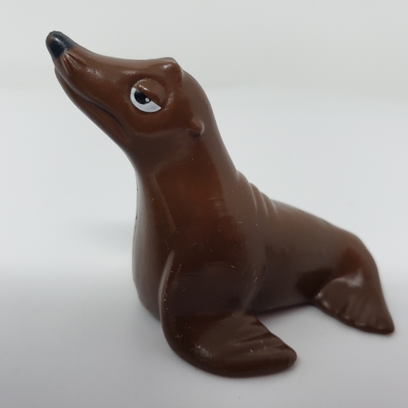 Disney Finding Dory Sea Lion Rudder Toy Figure - Picture 2 of 13